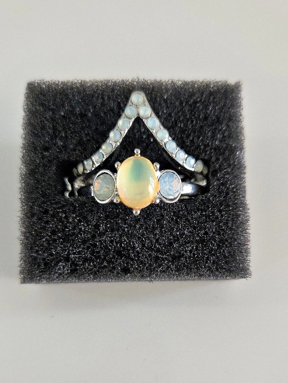 Opal-Style Statement Ring in Silver & Green Like New